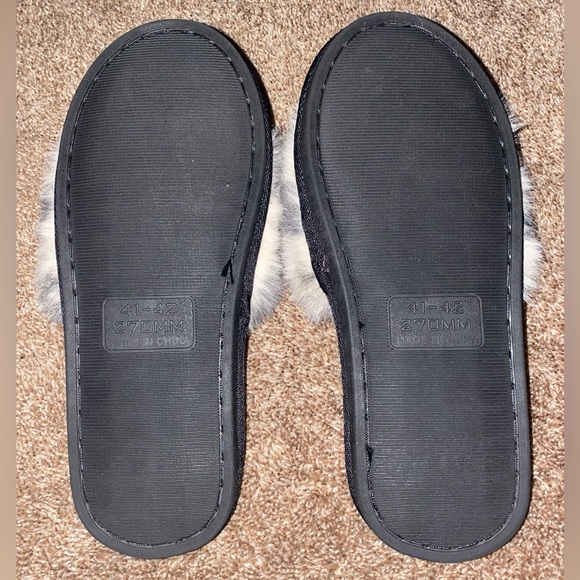 Designer Inspired Faux Fur Slides/Sandals - Picture 5 of 5